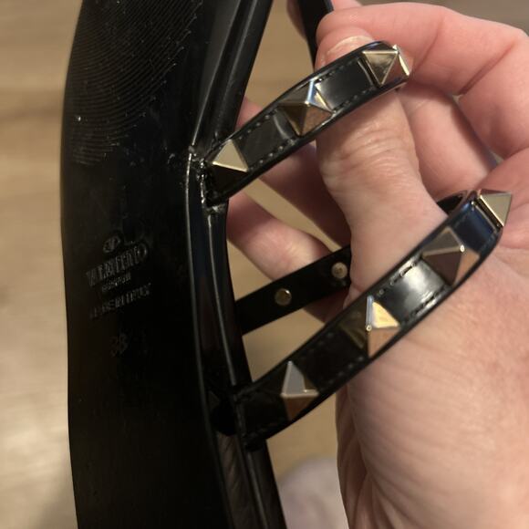 Valentino Garavani Women's Black Rockstud Flat Thong Sandals -Size 38EU/8US - Picture 6 of 6